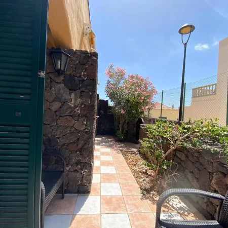 Bungalow Con Piscina En Rocas Del Mar, Tenerife Sur 아파트